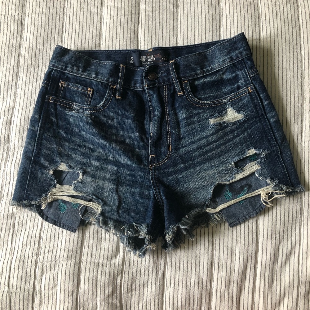 hollister high waisted shorts!